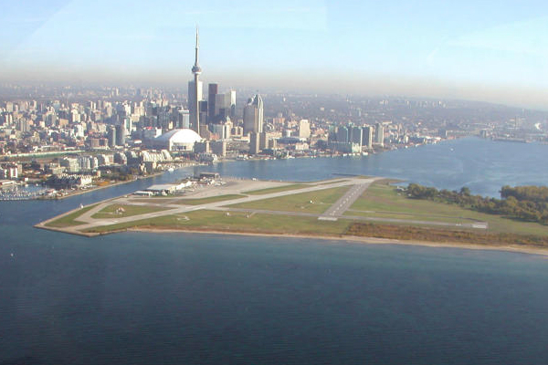 L'aéroport Billy Bishop de Toronto (source : domaine public)